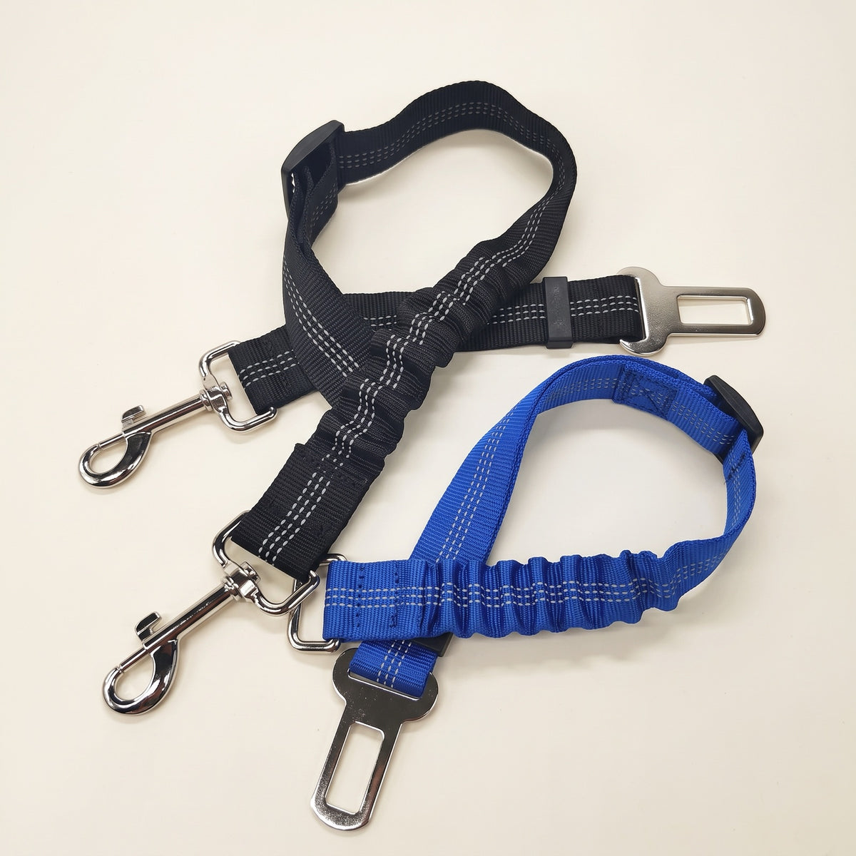 Cintura di sicurezza elastica per cani in auto, nera e blu